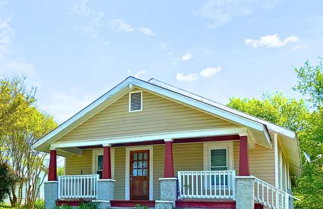 Single Family Home - 770 Poplar Street Northeast, Cleveland, TN 37311