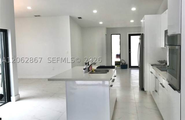 6651 NW 173rd Ln Gallery 4