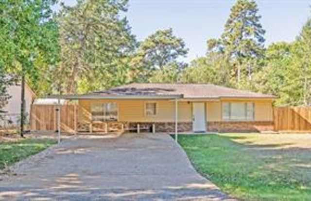 Freshly painted 3/2 home - convenient location - 3312 Old Houston Road, Huntsville, TX 77340