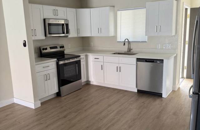 Central Phoenix Townhome Oasis – 3 Bed, 2 Bath, Gated with Pool! photos photos