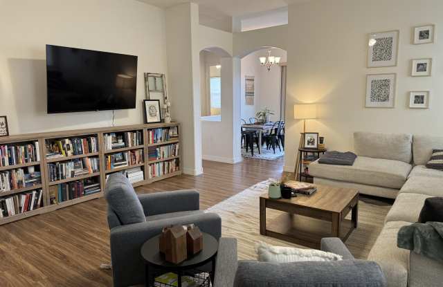 5765 N Thornberry Drive Gallery 3