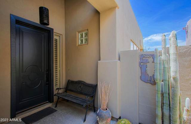 9616 E CHUCKWAGON Lane Gallery 4