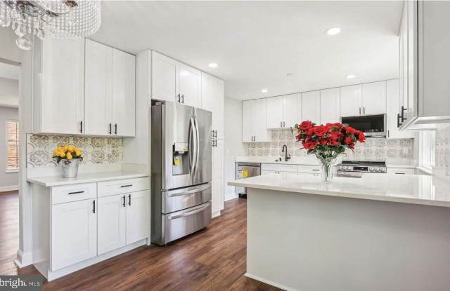 7081 LEEWOOD FOREST Drive Gallery 2