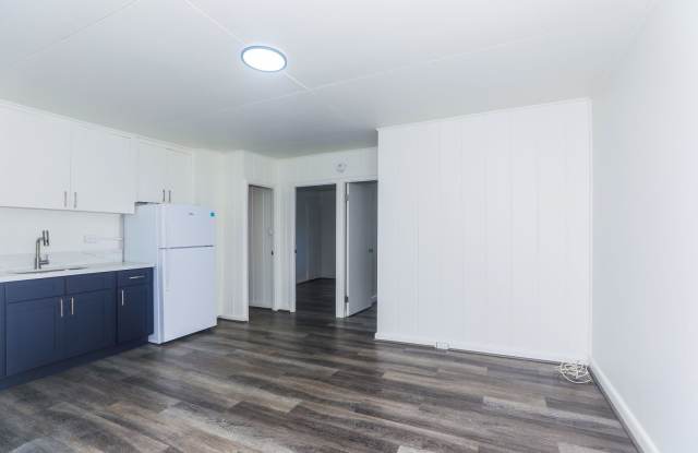 Renovated 2 bedroom, 1 bath upstairs unit includes all utiilities photos photos