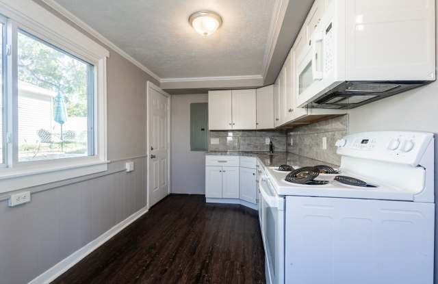 Renovated 2 Bed / 1 Bath Duplex photos photos