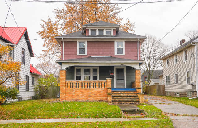 3 Bed/1 Bath Single Family Home! - 2643 Apple Avenue, Lorain, OH 44055