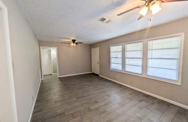 2306 Butler Dr, Orange, TX 77630 Gallery 3