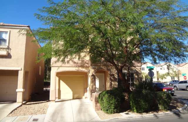 WONDERFUL TWO STORY HOME. 3 BEDROOMS, 2.5 BATHROOMS, 1 CAR GARAGE. photos photos