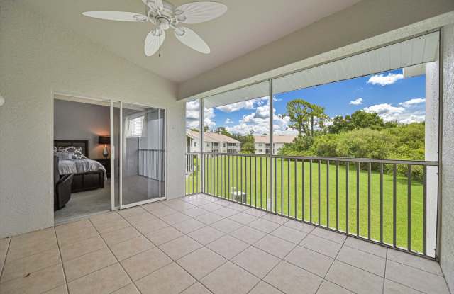 NOW AVAILABLE - 2/2 + Den Condo in Fountain Lakes! Gallery 4