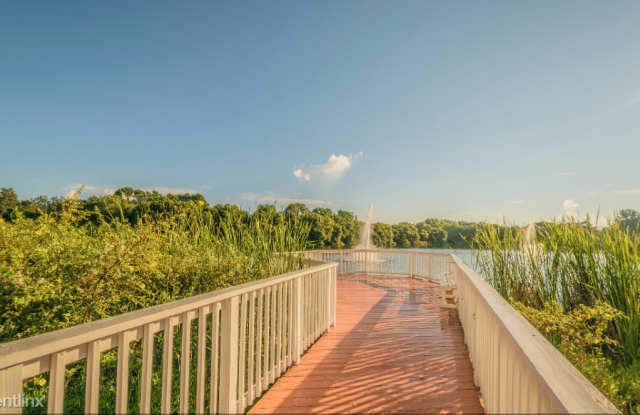 Lake Azzure Apartments Gallery 2