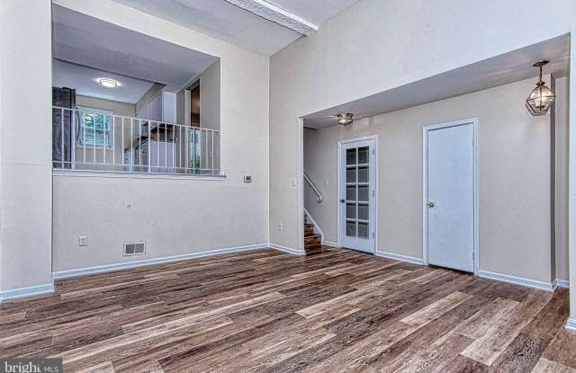 8467 IVY GLEN Court Gallery 2