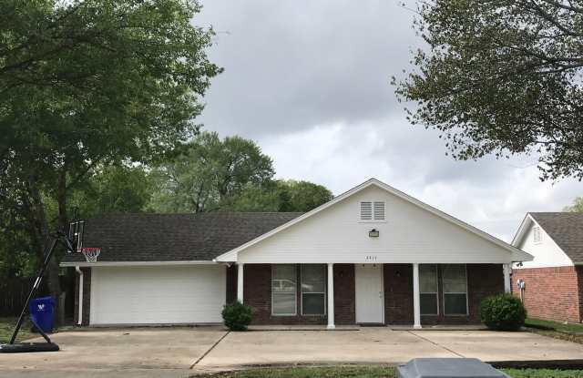 Spacious 4/4 House with Yard in the Baylor Bubble! - 2417 South 2nd Street, Waco, TX 76706