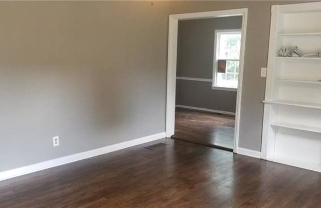 1931 Hazelwood Circle SE Gallery 2