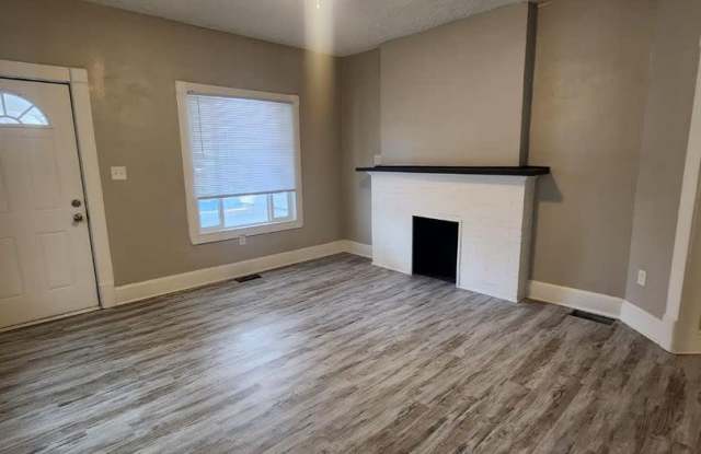 Spacious Three Bedroom Two Story Duplex located by 10th and Sherman Dr photos photos