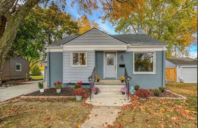 Stunning Royal Oak Ranch with Custom Kitchen, Finished Basement & Fenced Yard photos photos