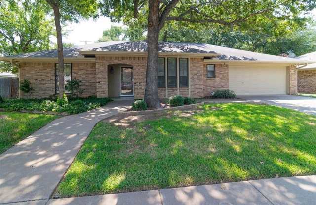 117 Bremen Drive - 117 Bremen Drive, Hurst, TX 76054