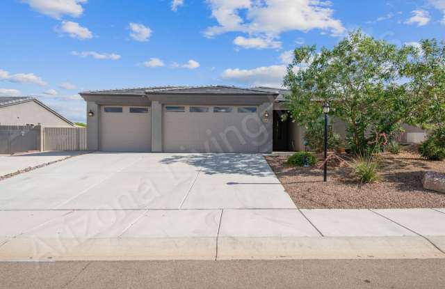 INVITING BACKYARD OASIS photos photos