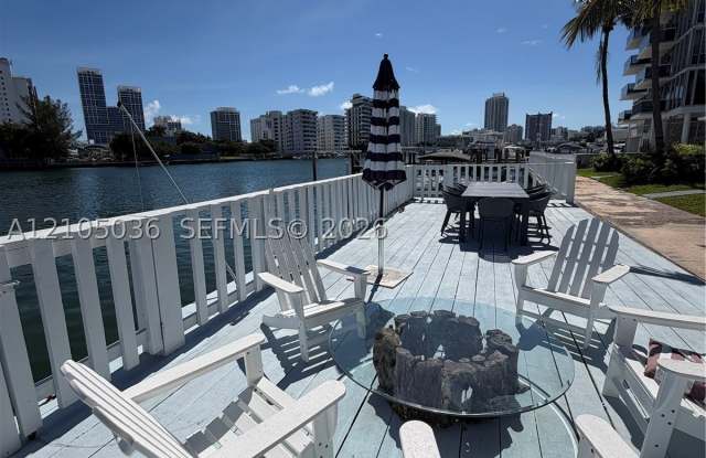 6865 E Bay Dr Gallery 3
