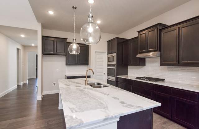 5501 Crestview Drive Gallery 4