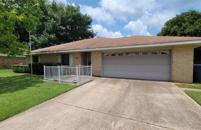 2105 Beauregard Place - 2105 Beauregard Place, Bossier City, LA 71112