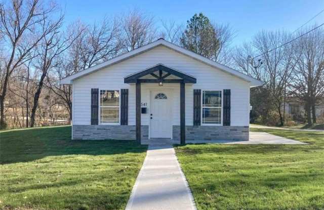 541 S Oak Street - 541 South Oak Street, Nevada, MO 64772