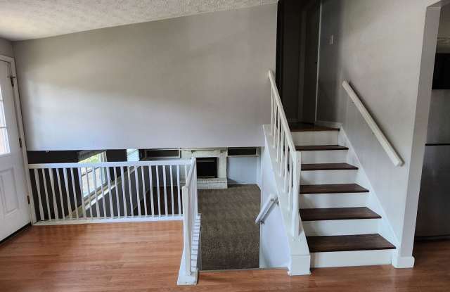 COMING SOON - Beautifully Updated Cul-de-Sac Home with Fenced Yard | 3 Bedrooms | $2,299/Month Gallery 4