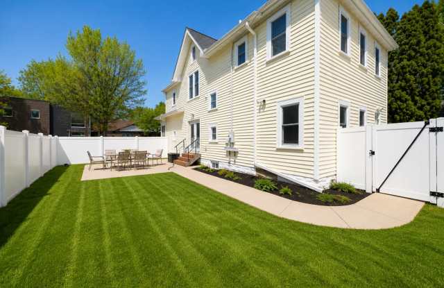 1414 Xerxes Ave. N. A photos photos