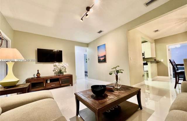 1380 SW 11th St photos photos