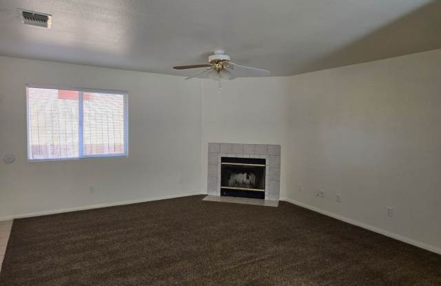 Beautiful 3 bedroom home available now Gallery 4
