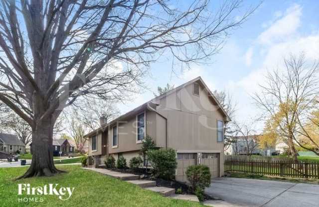 6704 Northwest Mirror Lake Terrace Gallery 2