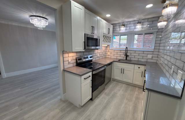 7556-7560 Byron Pl Gallery 2