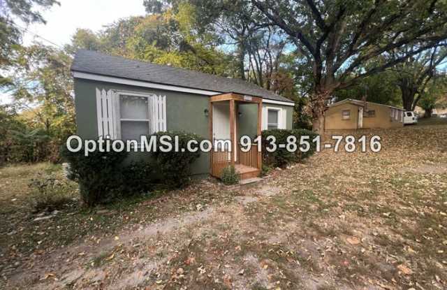 2722 South Westport Road - 2722 South Westport Road, Independence, MO 64052