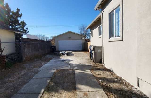Beautifully Updated Single Story Home 3 Bedrooms and 2 Bathrooms. Gallery 3