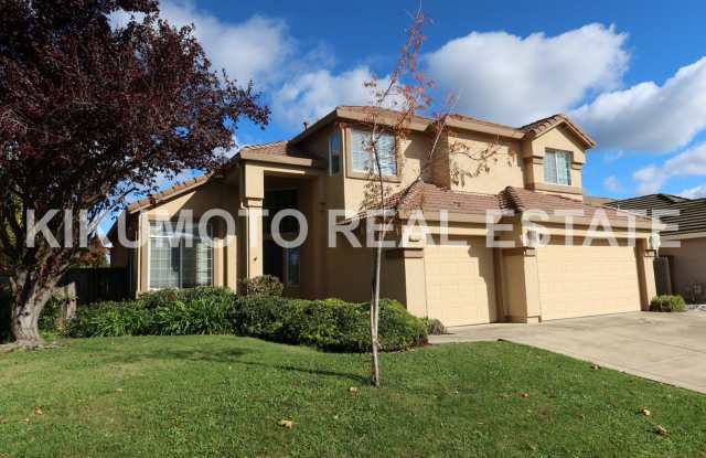 Lakefront 4 bedroom, 3 bath, 3 car in the Lakeside Community photos photos