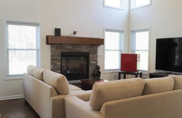 4040 Pheasant Run Gallery 3