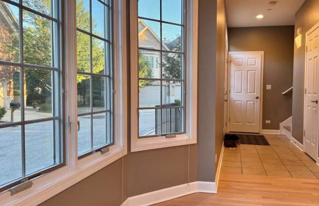 1522 Stonegate Manor Gallery 4