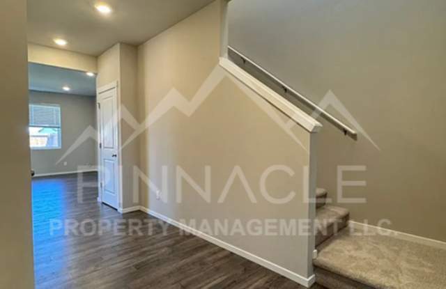 Stylish 4 bed/2.5 bath house Gallery 4
