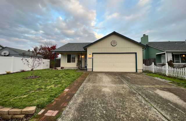 MOVE IN SPECIAL!! Charming Home in Quiet Neighborhood - 9013 Northeast 133rd Avenue, Orchards, WA 98682