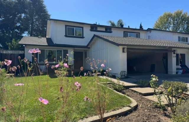Great 4 bedroom, 2.5 bathroom house in Gilroy Gallery 1