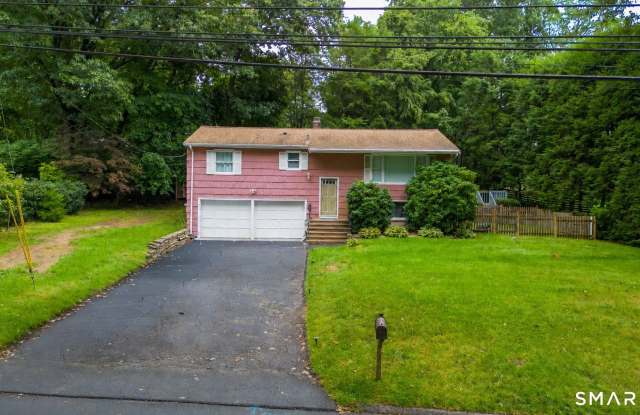 50 Creeping Hemlock Drive Gallery 1