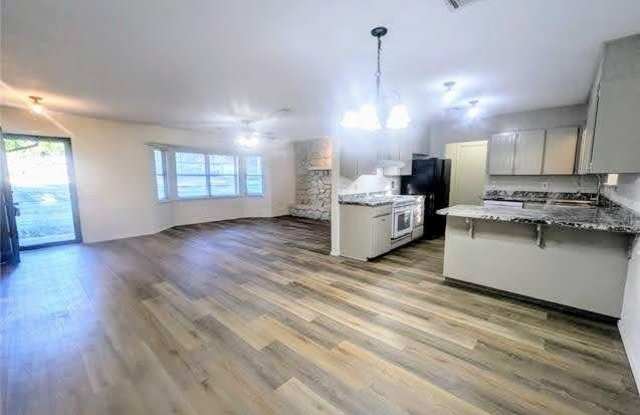 121 W Jefferson Place Gallery 4