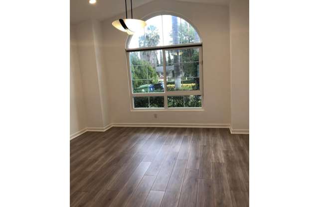 6229 Fallbrook Avenue Gallery 3