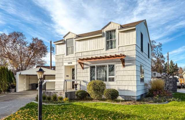 ** $500 OFF FIRST MONTH ** Riverfront 3-Bedroom Historical Richland Home photos photos