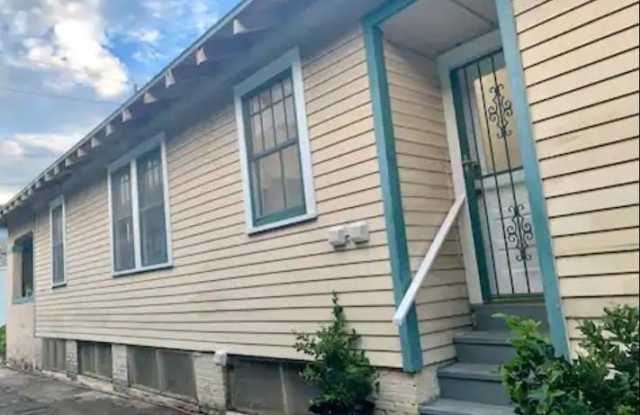 940 RACE Street B - 940 Race Street, New Orleans, LA 70130