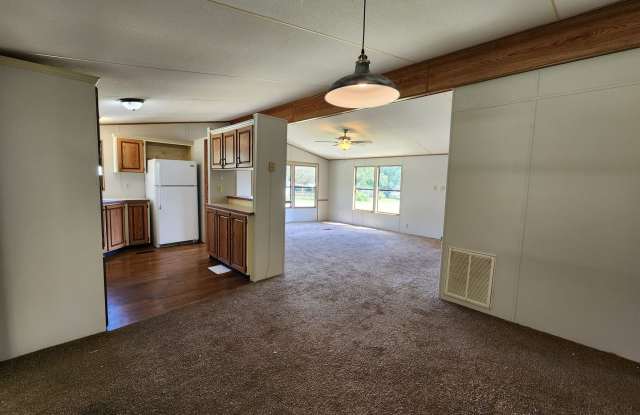 2 Bedroom 2 Bathroom W/ Storage in family friendly neighborhood! photos photos