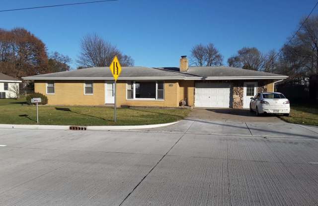 Beautiful 3 Bedroom Brick Home in Osceola! Gallery 1