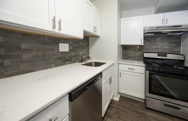 Tomlinson Court Apartments photos photos