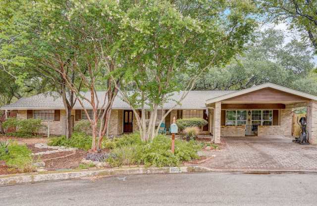 Welcome to this beautiful 3-bedroom, 2-bathroom house located in the vibrant city of San Antonio, TX. photos photos