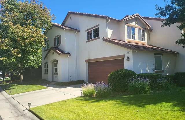 Gated Woodlake Village: West Roseville, 3 Bedroom 3 Bathroom, Gardner Included photos photos