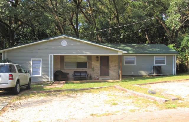 4 Bed 2 Bath Located Near the Stadium - 208 North Lipona Road, Tallahassee, FL 32304
